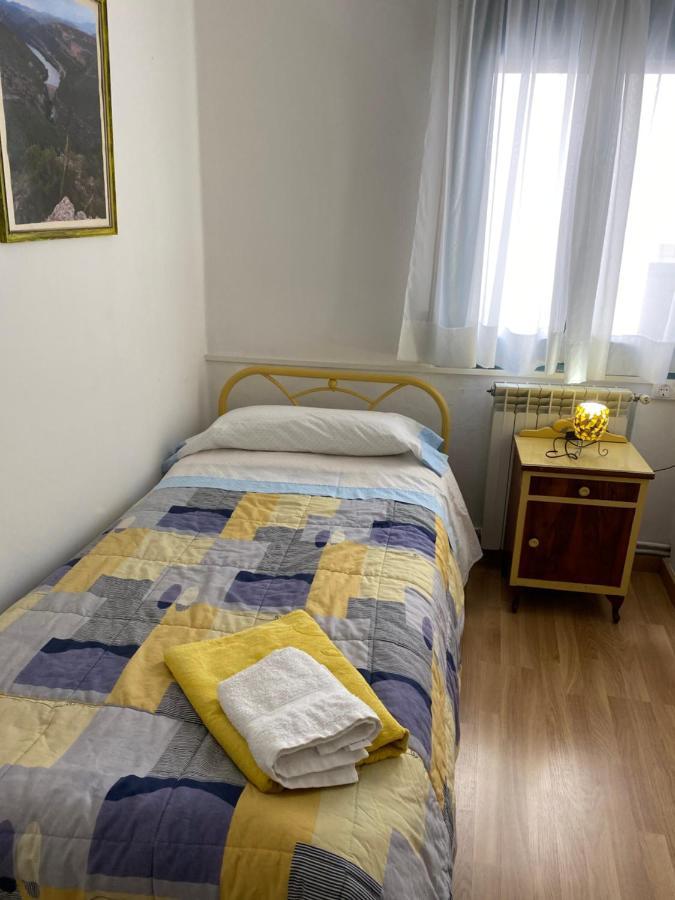Hostal Casiano Camarasa מראה חיצוני תמונה